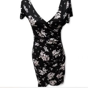 Floral  Black and White Form Fitting Dress Stretchy Pullover Siz Small Women's